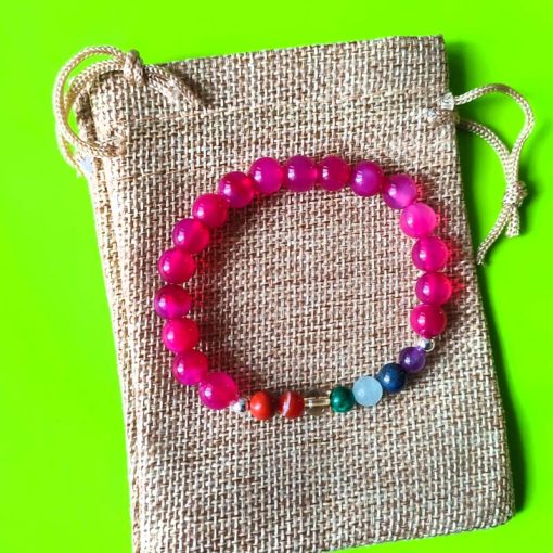 Bracciale Chakra con agata fucsia e 7 pietre naturali